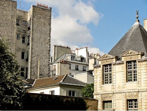 Courtyard of Hotel Sully November 15, 2009